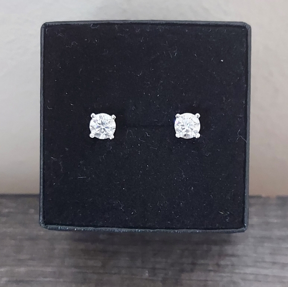 0.5 Carat Moissanite 925 Silver Sterling Stud Earrings - Picture 4 of 7